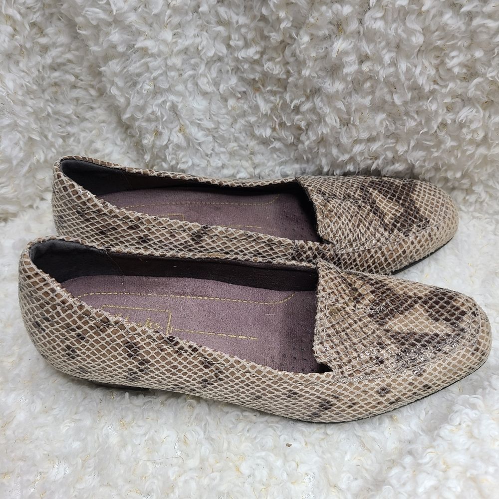 Clarks Active Air Everyday Comfort Snakeskin Loafers‎ size 7